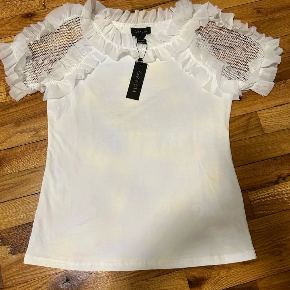 Gracia brand blouse features distinctive ruffled sleeves sz small-0418
